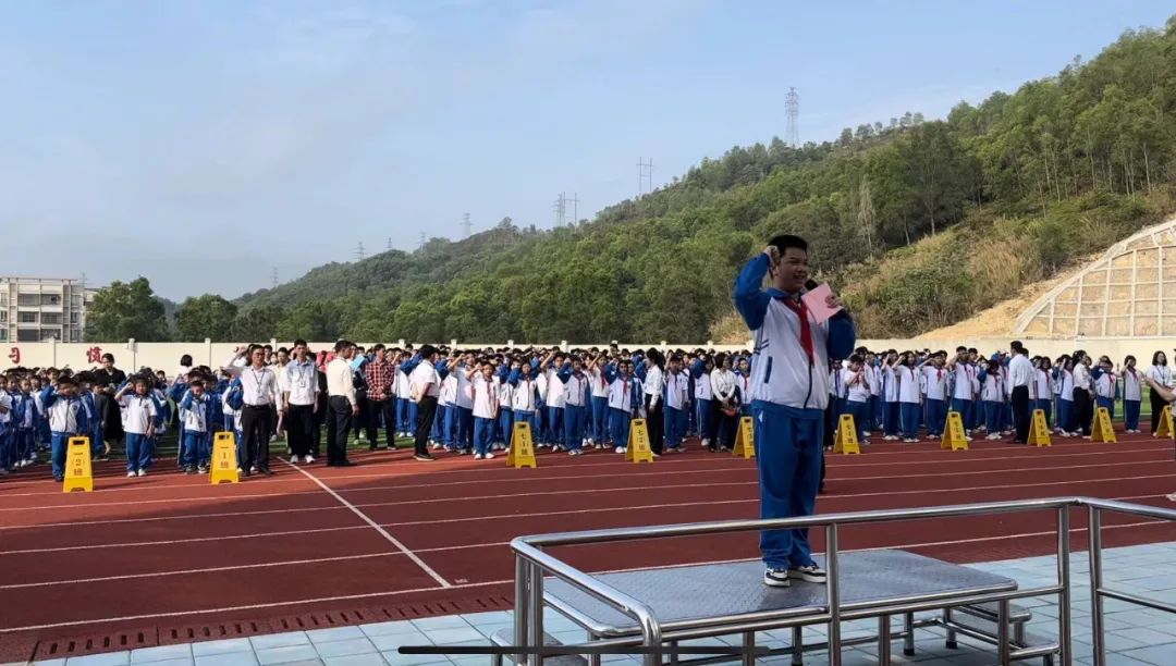 海丰县中小学开展拒绝校园欺凌宣誓教育活动